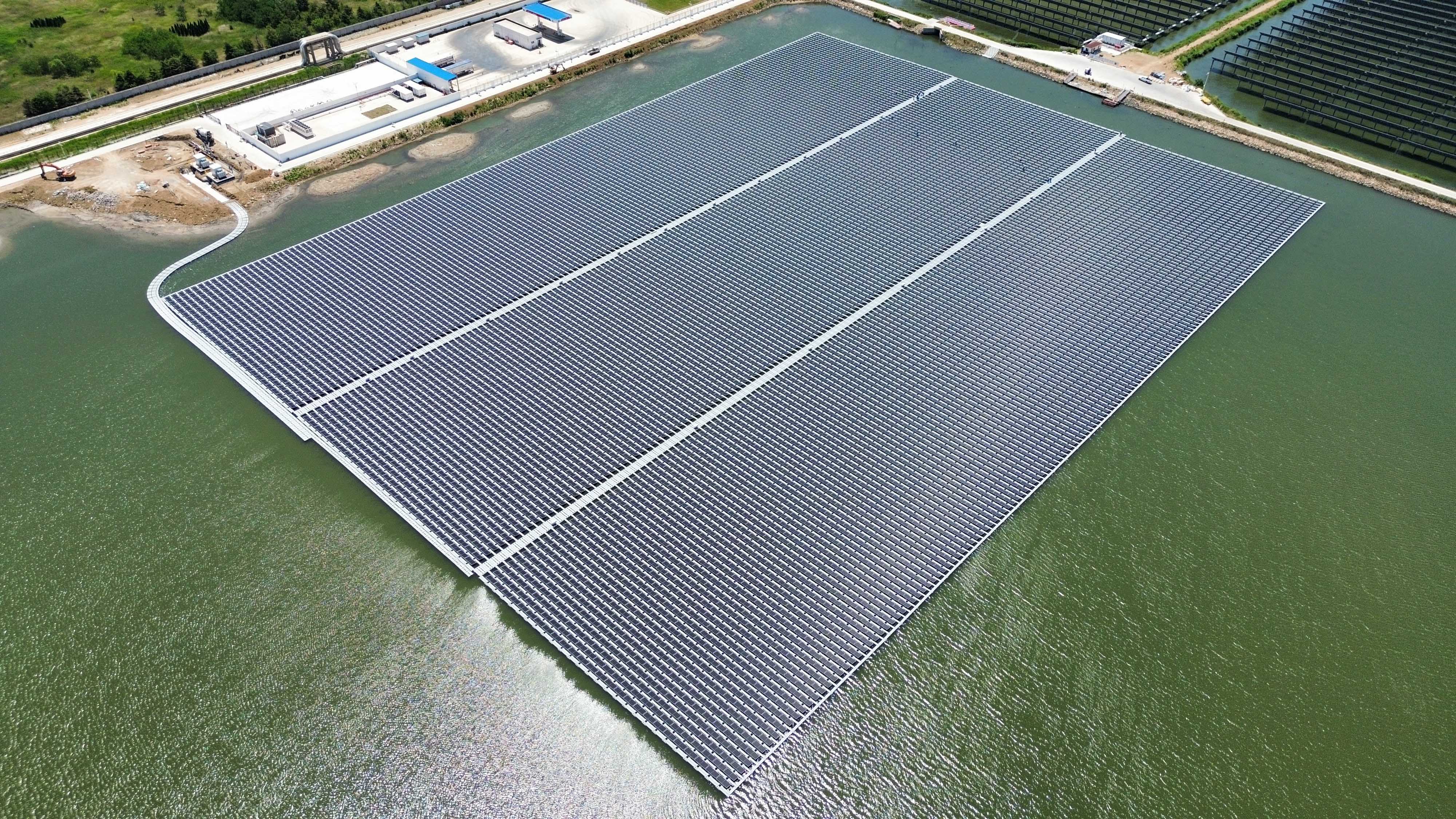 中石化青岛 7.4MW 漂浮式光伏发电项